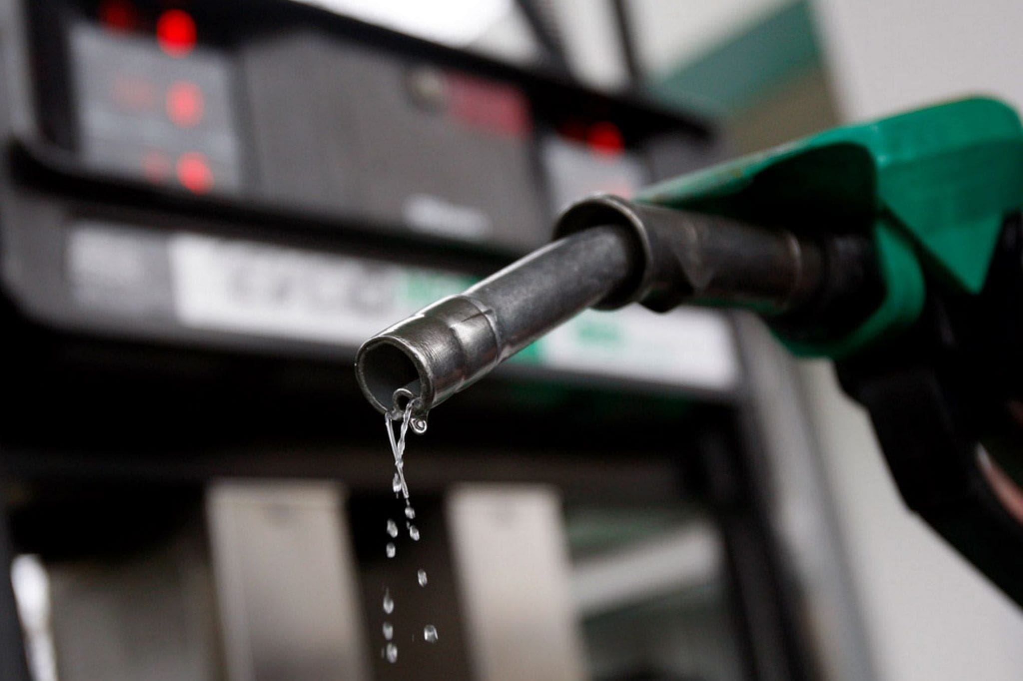 Petrol Prices Drop in Abuja After Nigeria Suspends 15% Import Duty