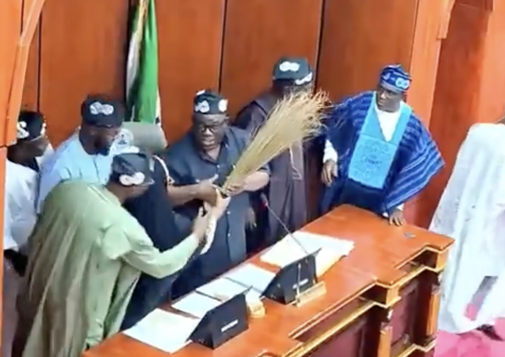 Taraba Speaker, 15 PDP Lawmakers Dumps PDP For APC