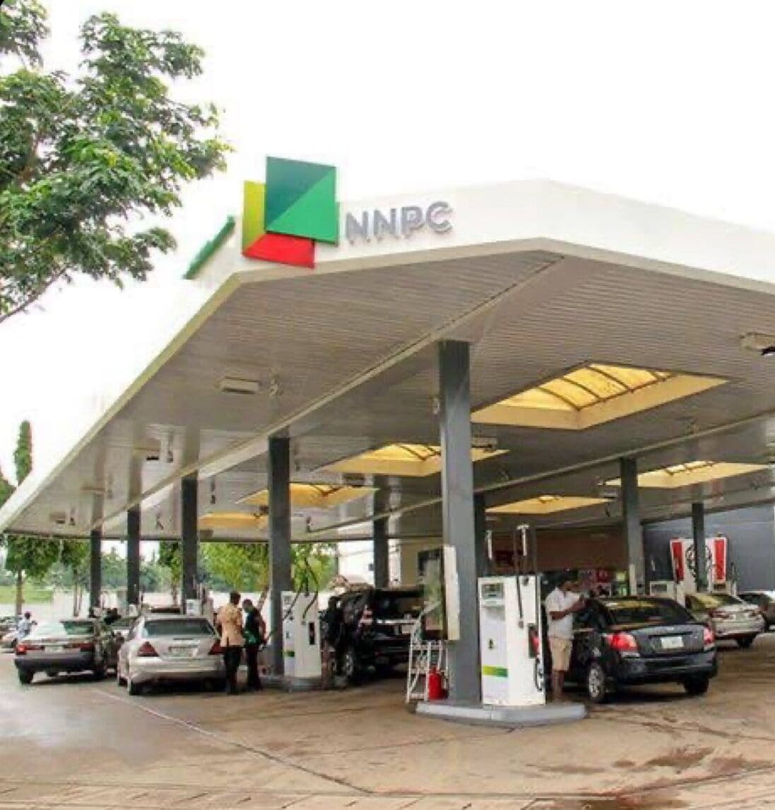 Nigerians Push NNPC to Match Dangote Petrol Prices as Competition Thickens