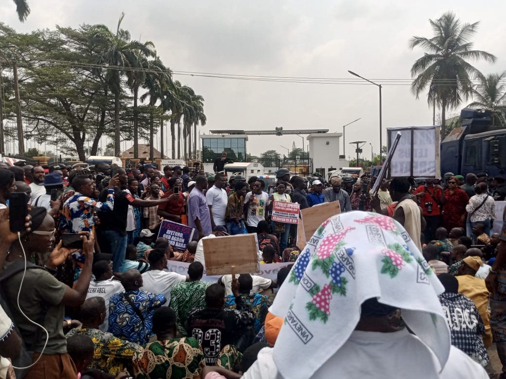 Police Teargas, Shoot Lagos Residents Protesting Eviction, Demolition 