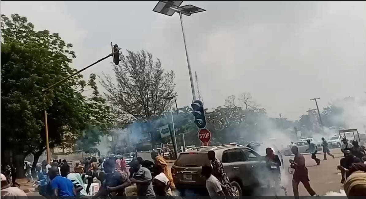 Police Teargas, Shoot Lagos Residents Protesting Eviction, Demolition 