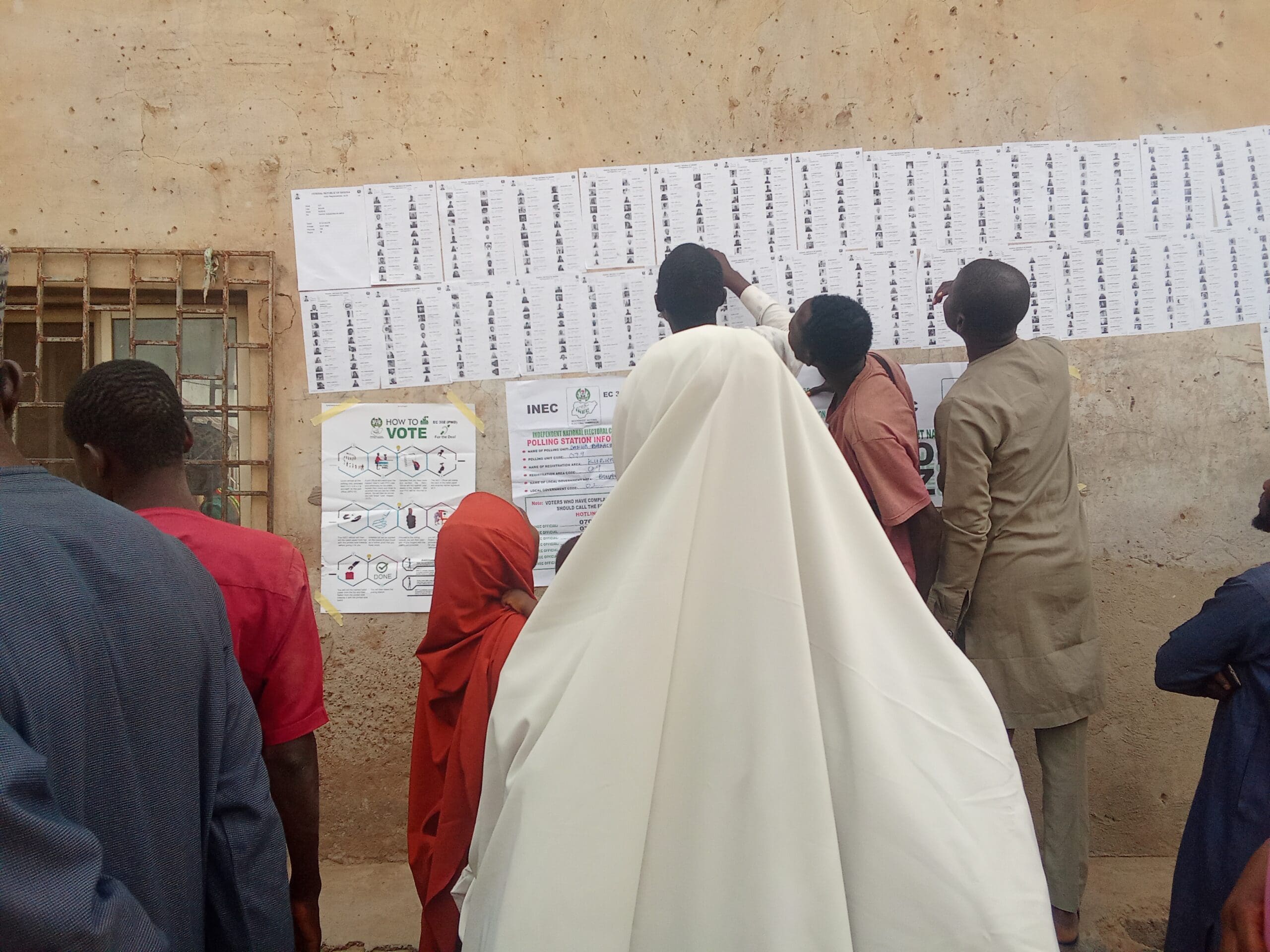 Voters in Dakwa Babachikuri Area polling unit searching for their names.